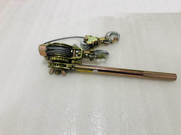 緊線器